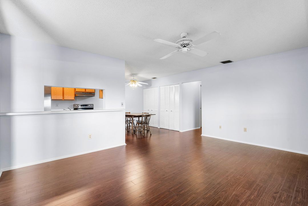 For Sale: $240,000 (2 beds, 2 baths, 1037 Square Feet)