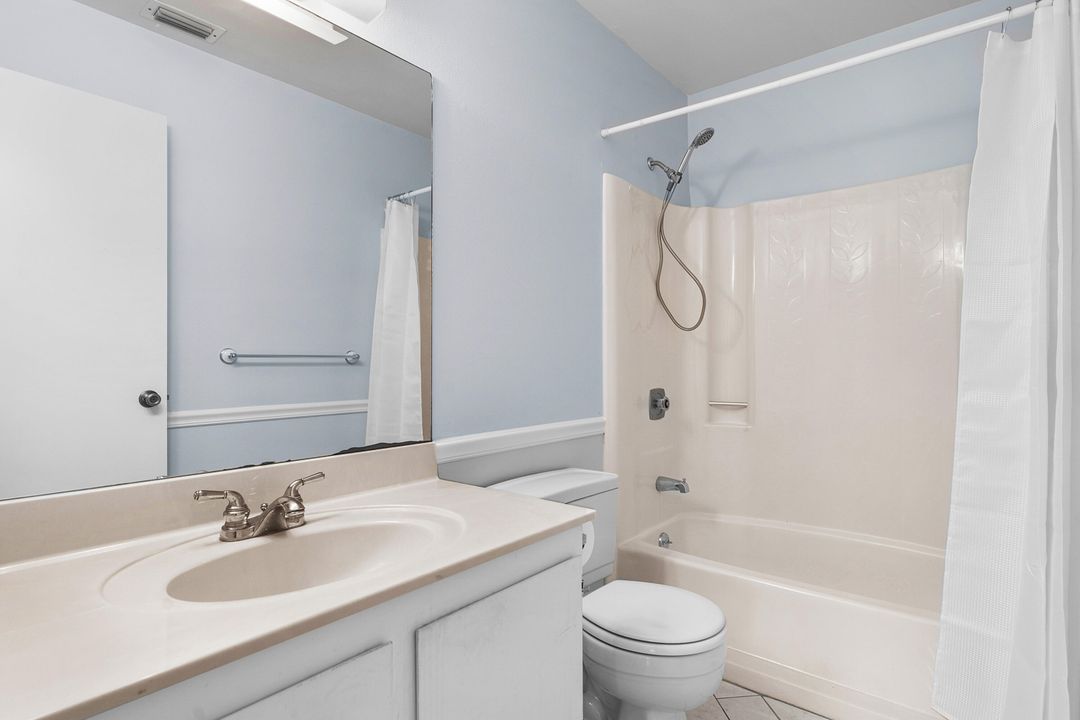 For Sale: $240,000 (2 beds, 2 baths, 1037 Square Feet)