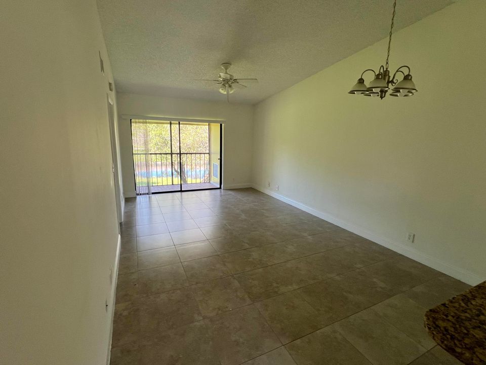 For Rent: $2,300 (2 beds, 2 baths, 950 Square Feet)