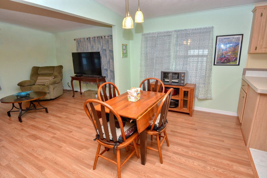 For Sale: $259,900 (2 beds, 2 baths, 1576 Square Feet)