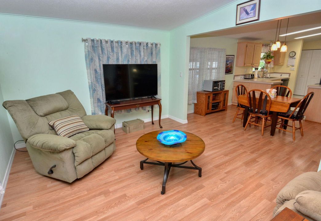 For Sale: $259,900 (2 beds, 2 baths, 1576 Square Feet)