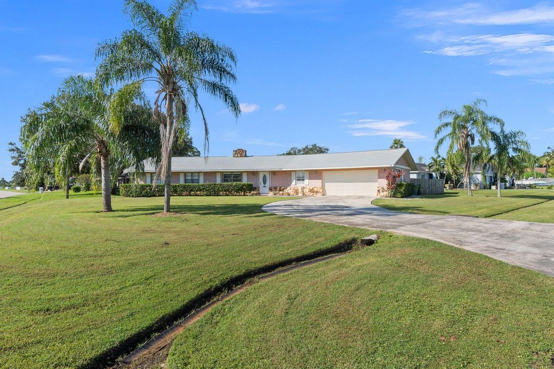 For Sale: $385,000 (3 beds, 2 baths, 1799 Square Feet)