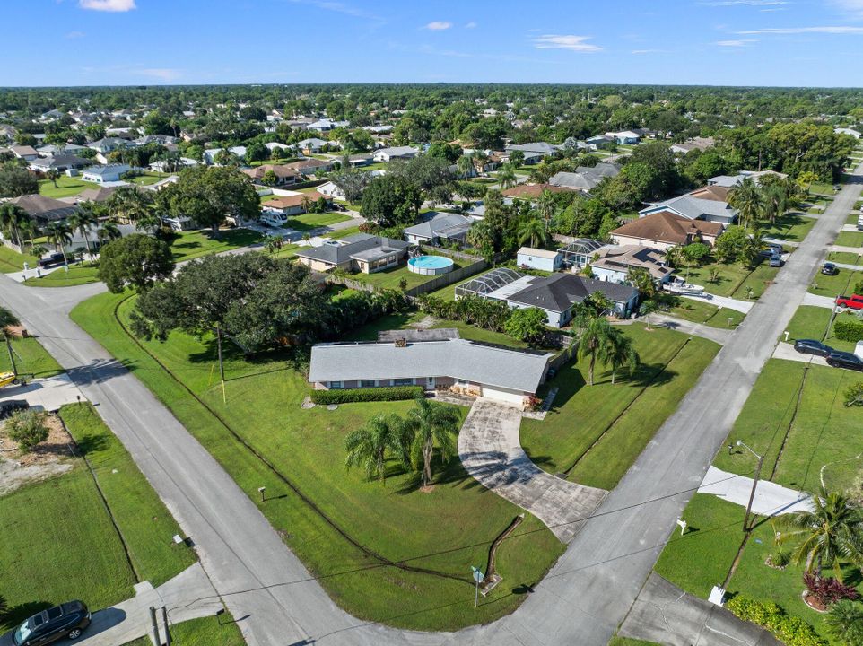 For Sale: $385,000 (3 beds, 2 baths, 1799 Square Feet)