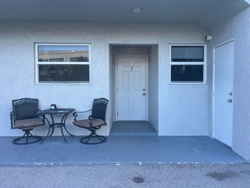 For Rent: $3,500 (3 beds, 3 baths, 1250 Square Feet)