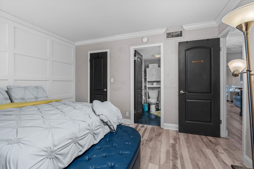 For Sale: $450,000 (2 beds, 2 baths, 1130 Square Feet)