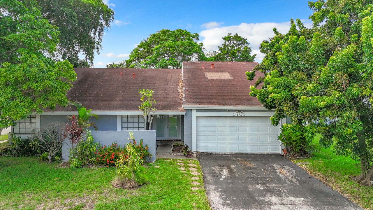 For Sale: $579,000 (4 beds, 2 baths, 2181 Square Feet)