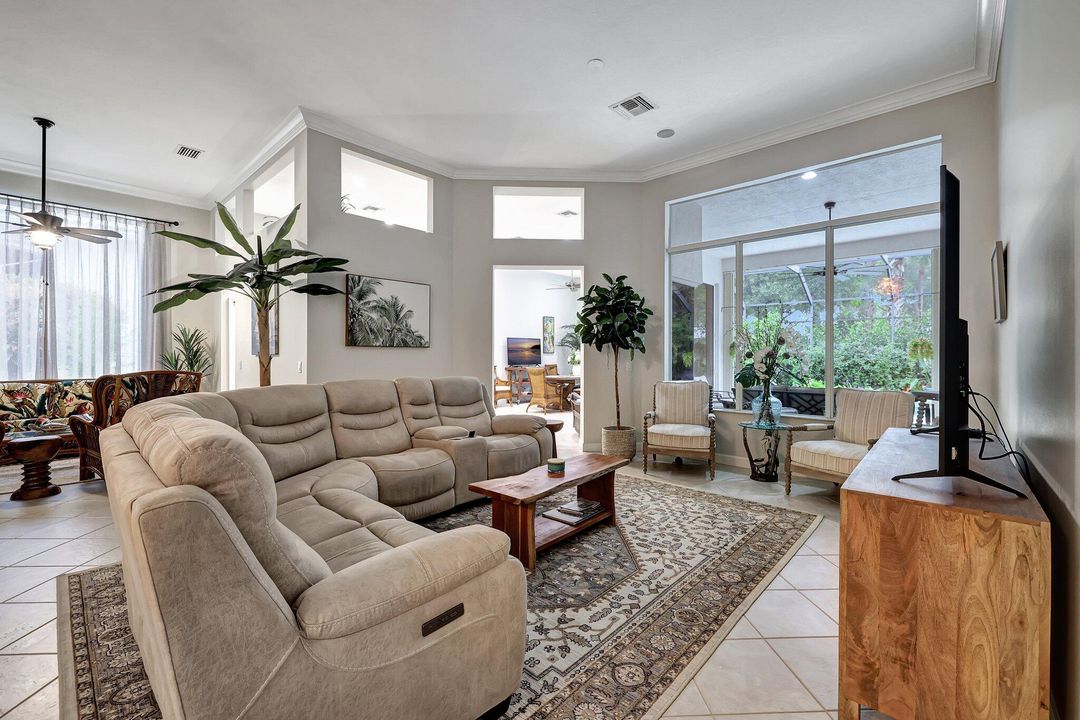 For Sale: $649,900 (2 beds, 2 baths, 2370 Square Feet)