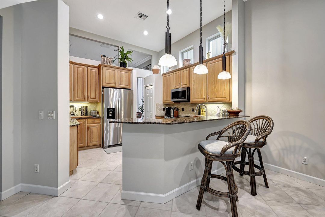 For Sale: $649,900 (2 beds, 2 baths, 2370 Square Feet)