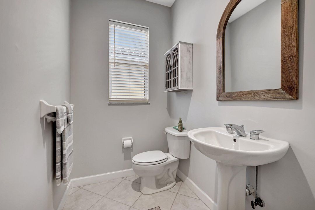 For Sale: $649,900 (2 beds, 2 baths, 2370 Square Feet)