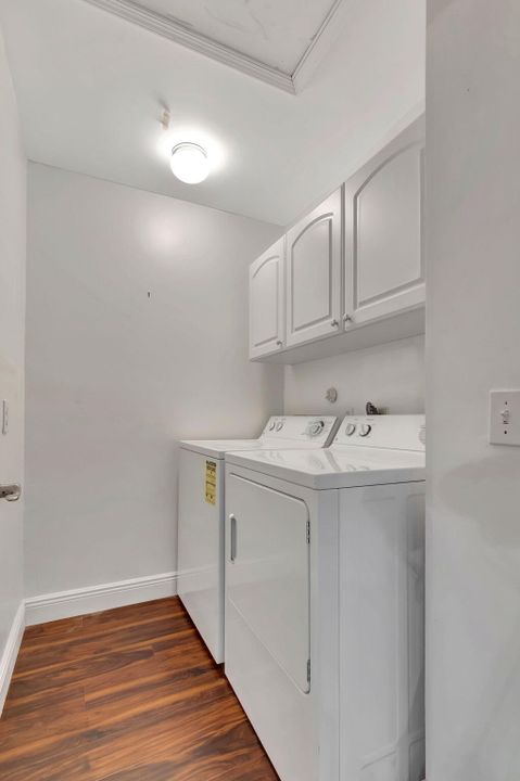 For Sale: $549,000 (3 beds, 2 baths, 1600 Square Feet)