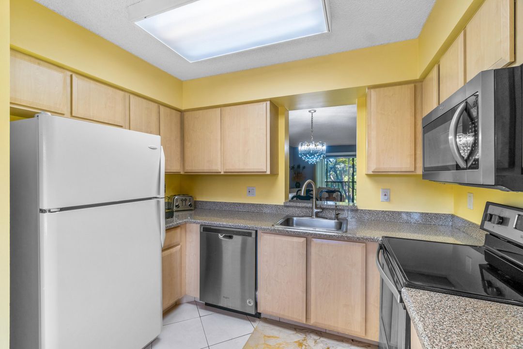 For Sale: $159,900 (2 beds, 2 baths, 1080 Square Feet)