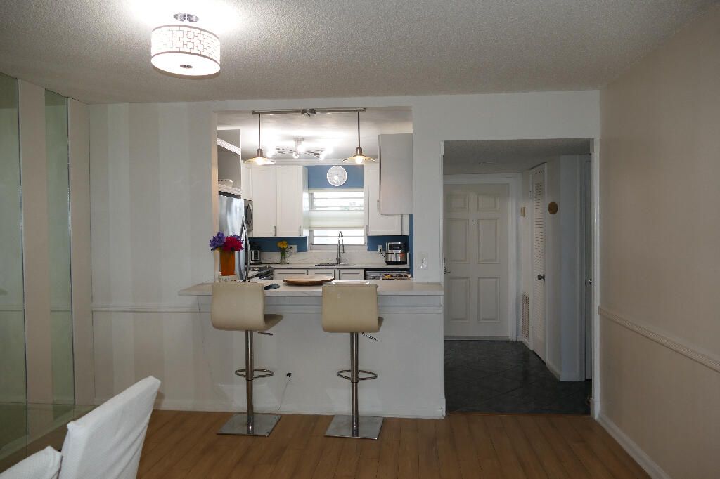 For Sale: $449,000 (2 beds, 1 baths, 1310 Square Feet)