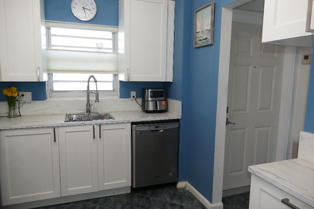 For Sale: $449,000 (2 beds, 1 baths, 1310 Square Feet)