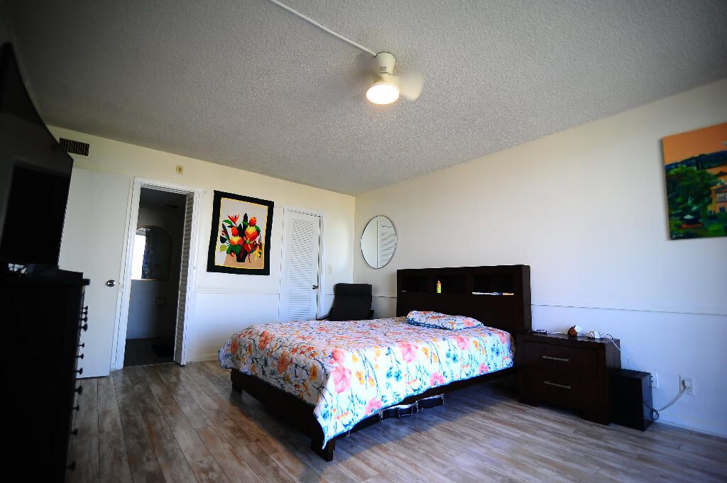 For Sale: $449,000 (2 beds, 1 baths, 1310 Square Feet)