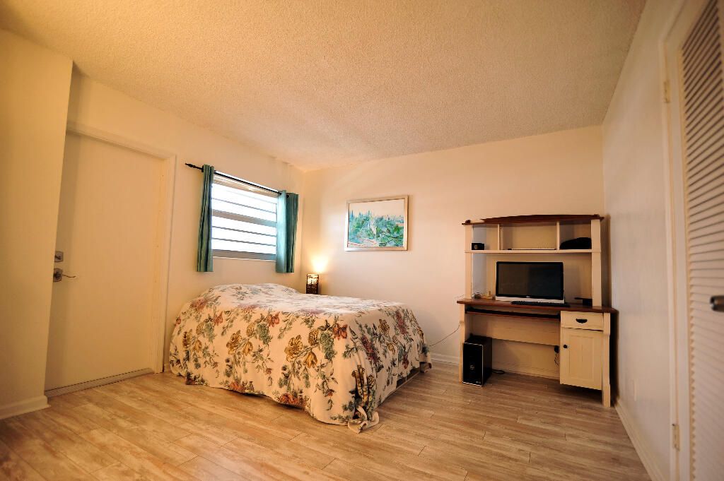 For Sale: $449,000 (2 beds, 1 baths, 1310 Square Feet)