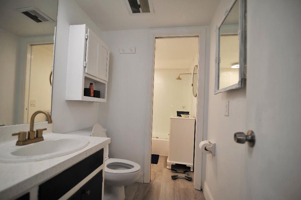 For Sale: $449,000 (2 beds, 1 baths, 1310 Square Feet)