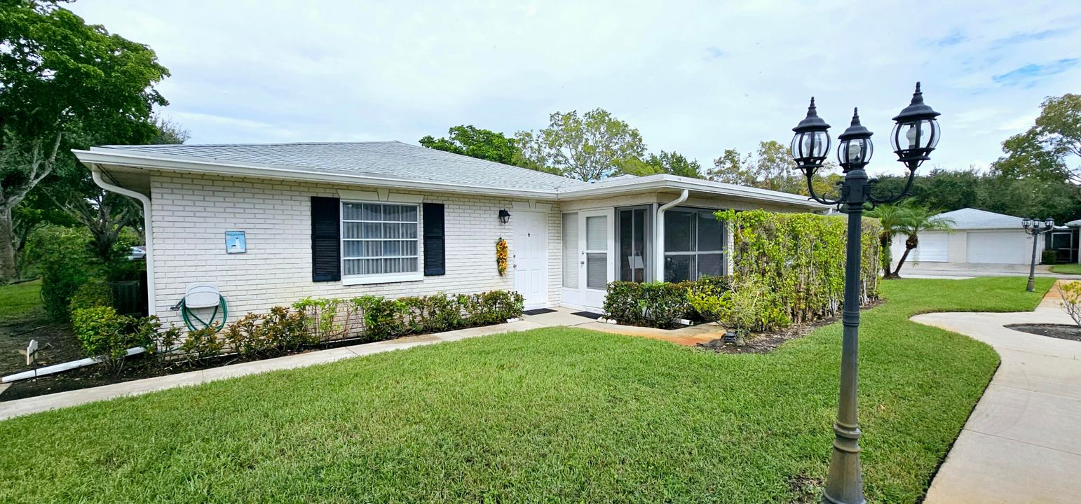 For Sale: $309,999 (2 beds, 2 baths, 1238 Square Feet)