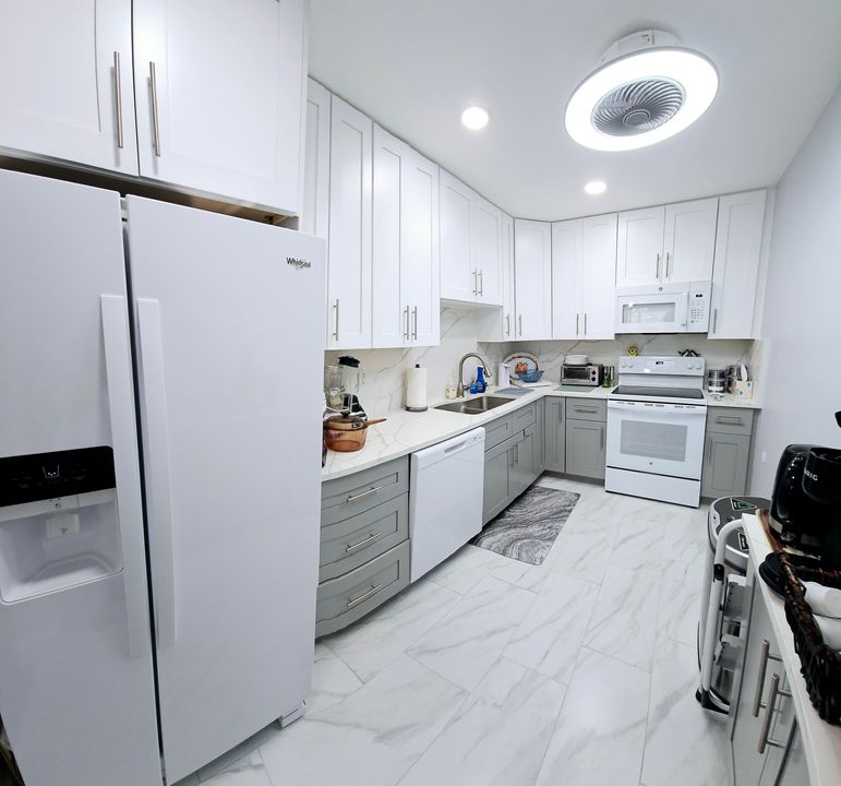 For Sale: $309,999 (2 beds, 2 baths, 1238 Square Feet)