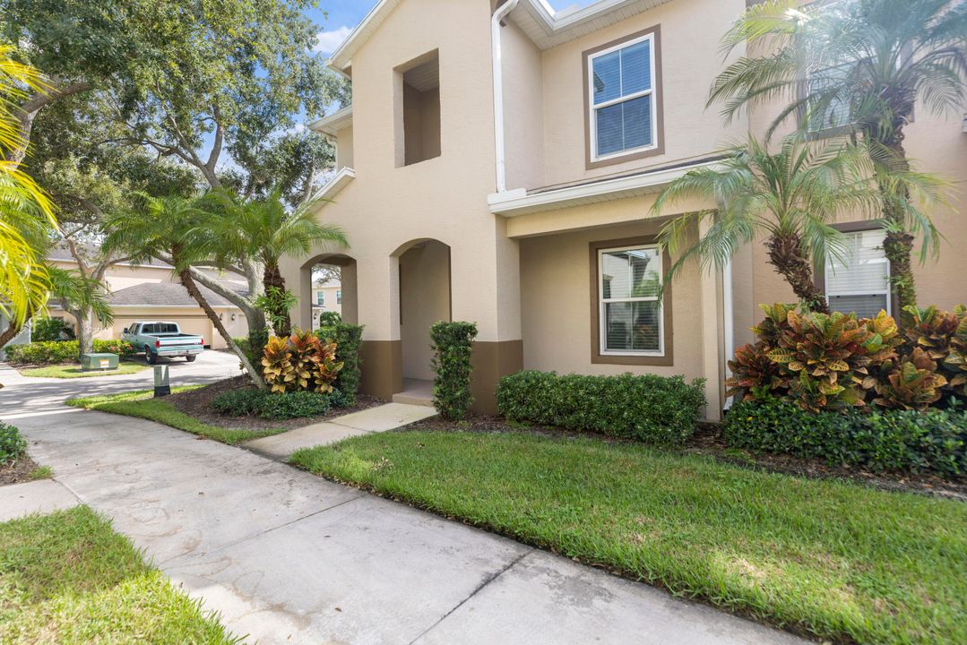 For Sale: $299,000 (3 beds, 2 baths, 1679 Square Feet)