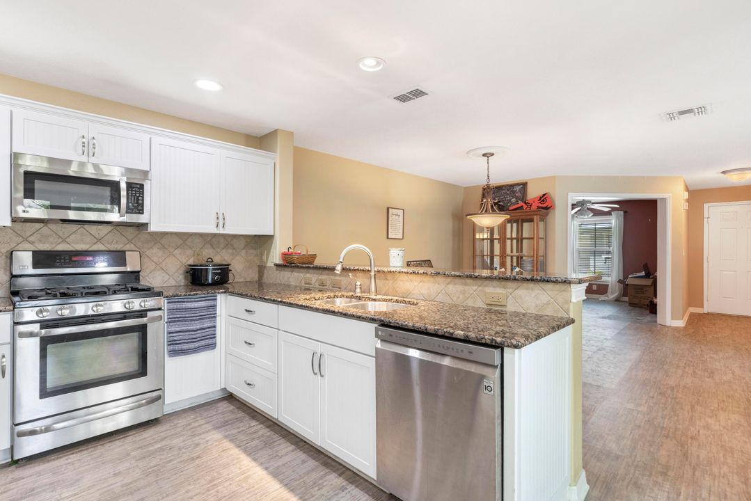 For Sale: $299,000 (3 beds, 2 baths, 1679 Square Feet)