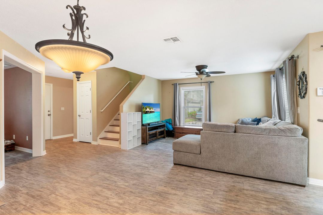 For Sale: $299,000 (3 beds, 2 baths, 1679 Square Feet)