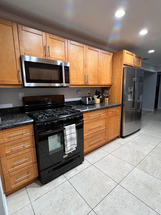 For Rent: $3,495 (3 beds, 2 baths, 1300 Square Feet)