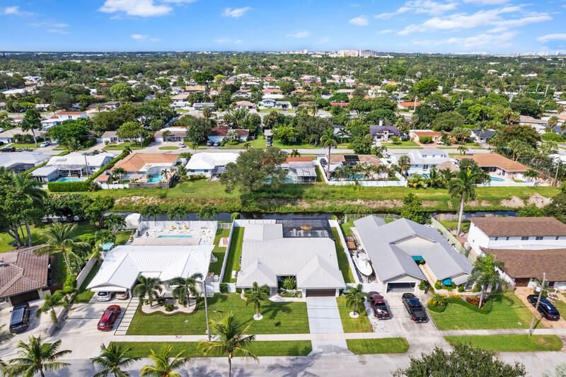 For Sale: $1,450,000 (4 beds, 2 baths, 2086 Square Feet)