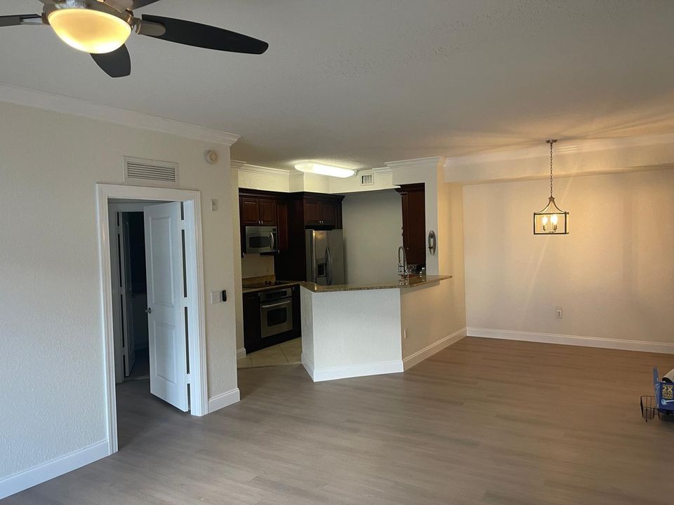 For Rent: $2,400 (2 beds, 2 baths, 1164 Square Feet)