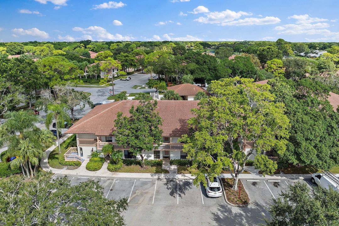 Active With Contract: $400,000 (2 beds, 2 baths, 1180 Square Feet)