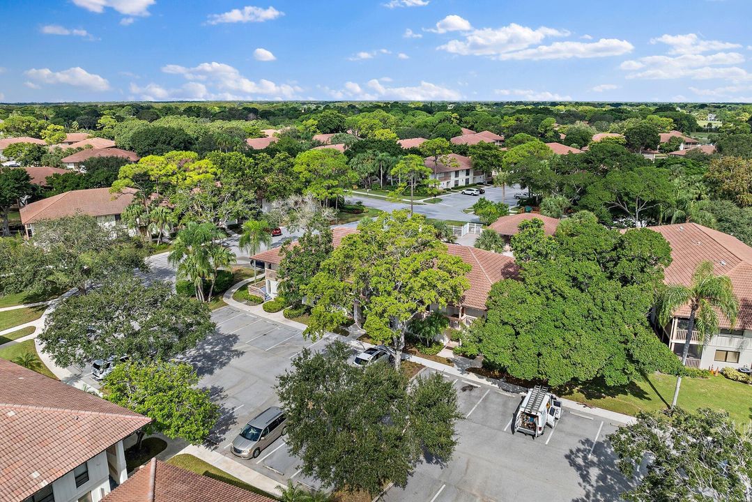 Active With Contract: $400,000 (2 beds, 2 baths, 1180 Square Feet)