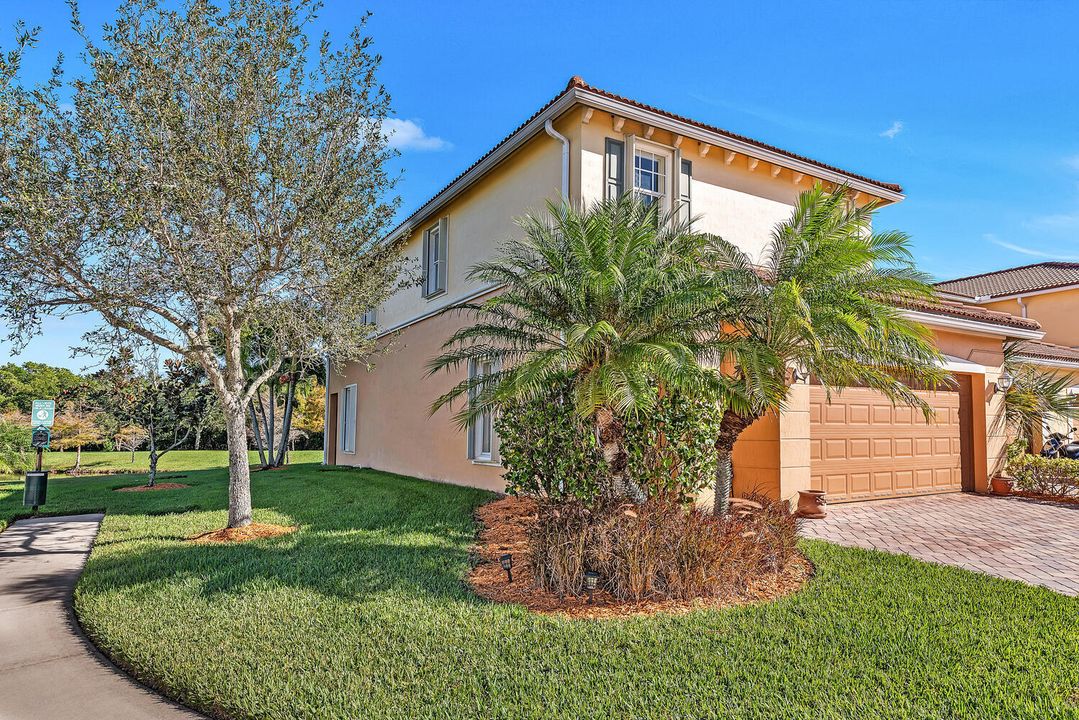 For Sale: $445,000 (3 beds, 2 baths, 2302 Square Feet)