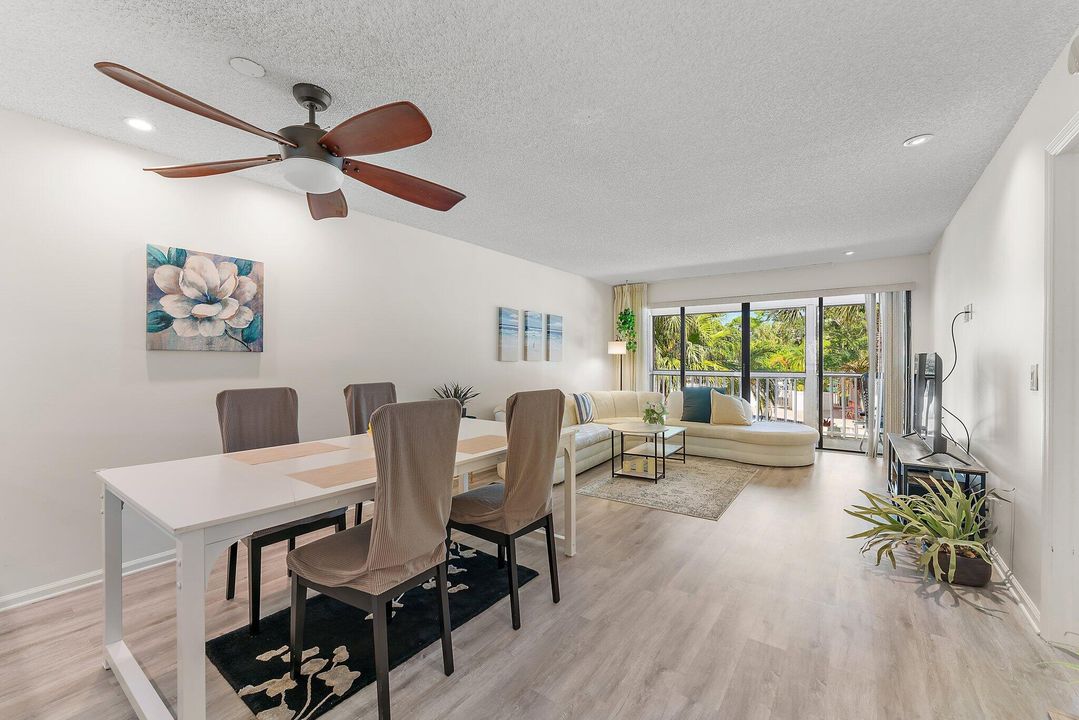 Active With Contract: $400,000 (2 beds, 2 baths, 1180 Square Feet)