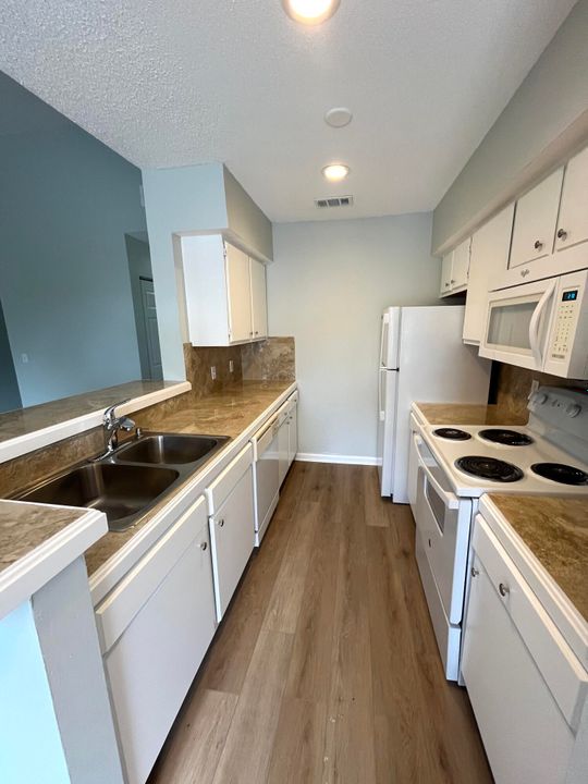 For Rent: $1,650 (1 beds, 1 baths, 768 Square Feet)