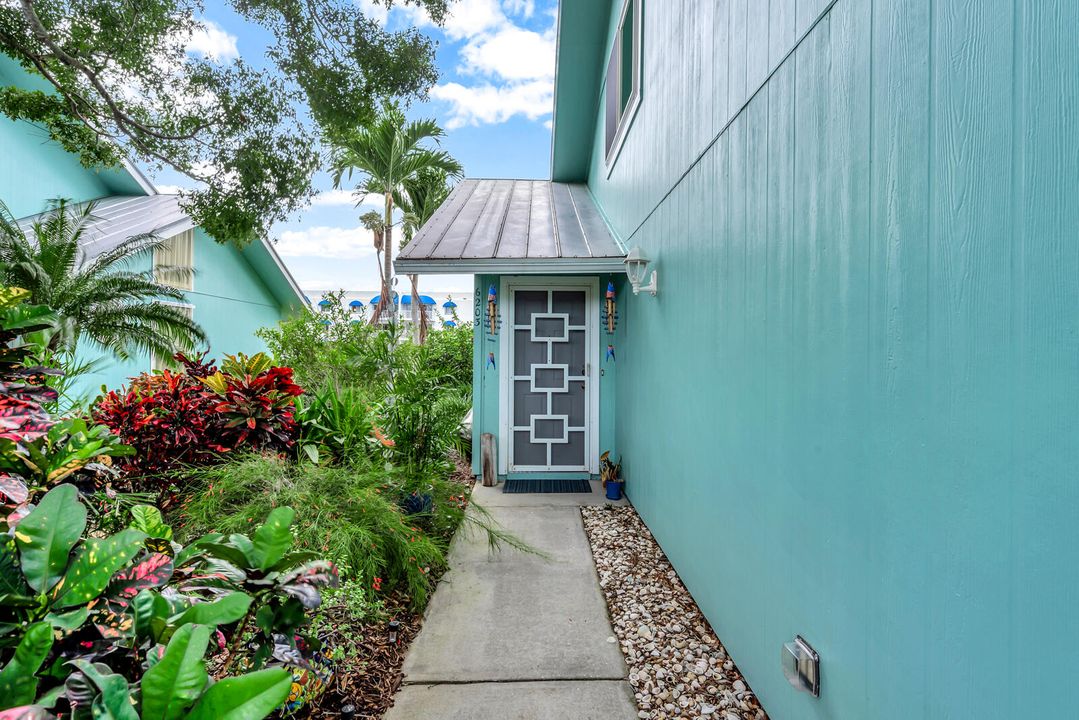 For Sale: $345,000 (2 beds, 2 baths, 1426 Square Feet)