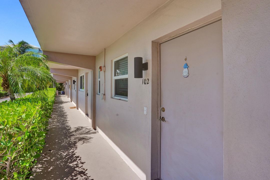 For Sale: $484,900 (2 beds, 2 baths, 899 Square Feet)