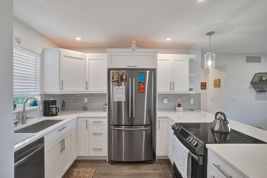 For Sale: $484,900 (2 beds, 2 baths, 899 Square Feet)