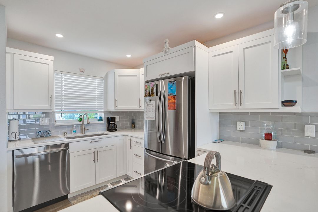 For Sale: $484,900 (2 beds, 2 baths, 899 Square Feet)