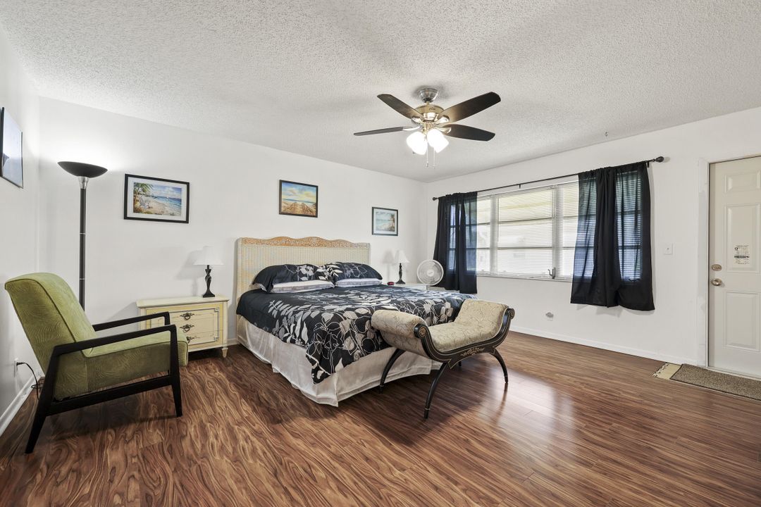 For Sale: $147,900 (1 beds, 2 baths, 1068 Square Feet)