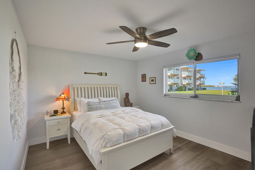 For Sale: $484,900 (2 beds, 2 baths, 899 Square Feet)