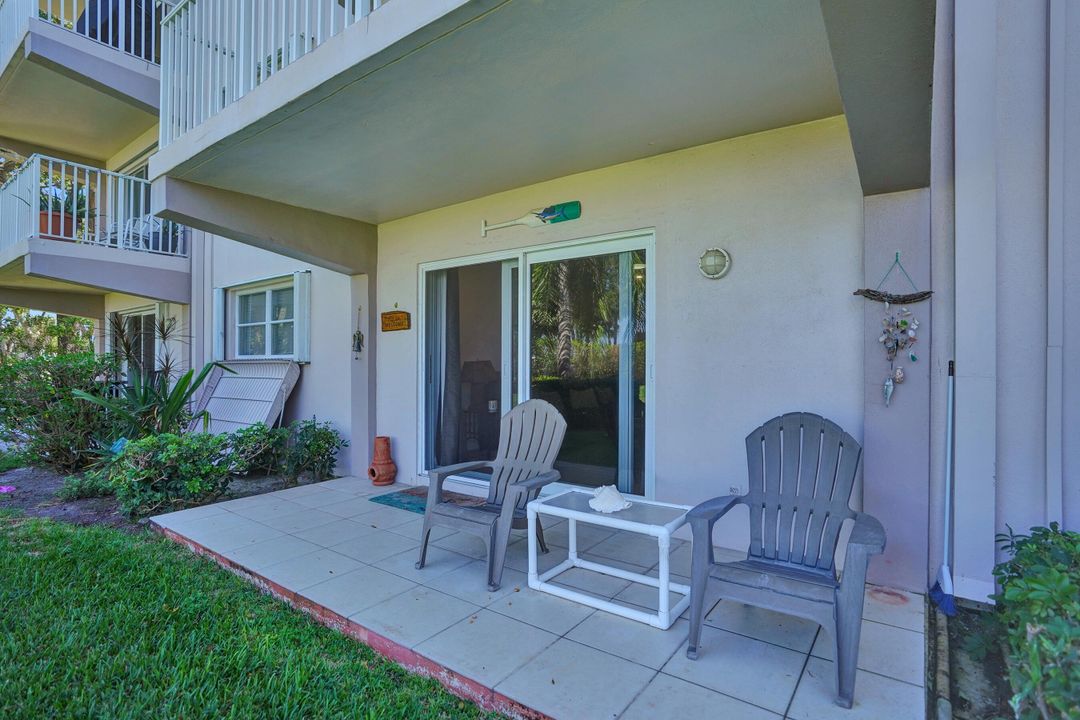 For Sale: $484,900 (2 beds, 2 baths, 899 Square Feet)