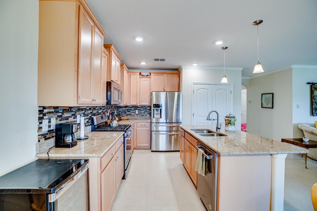 For Sale: $479,000 (2 beds, 2 baths, 1696 Square Feet)