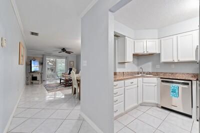 For Sale: $239,000 (2 beds, 2 baths, 1032 Square Feet)