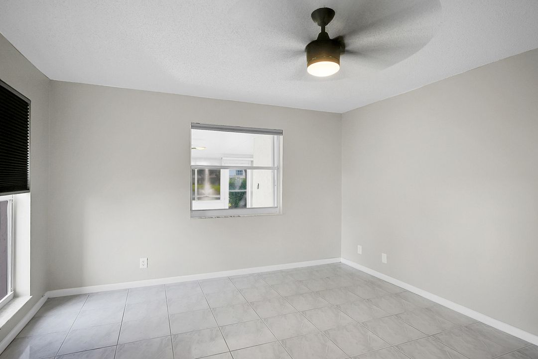 For Sale: $224,900 (2 beds, 2 baths, 1148 Square Feet)