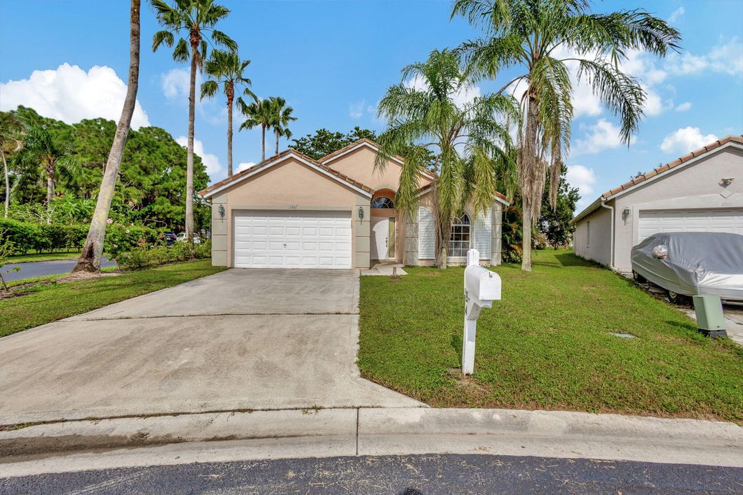 For Sale: $499,000 (3 beds, 3 baths, 1289 Square Feet)