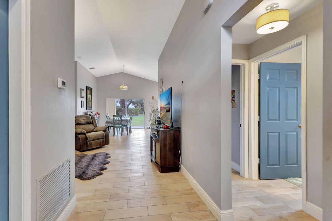 For Sale: $499,000 (3 beds, 3 baths, 1289 Square Feet)