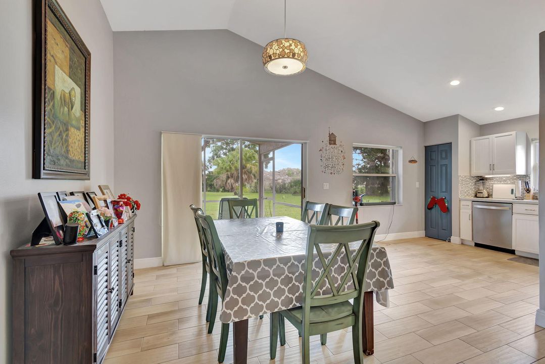 For Sale: $499,000 (3 beds, 3 baths, 1289 Square Feet)