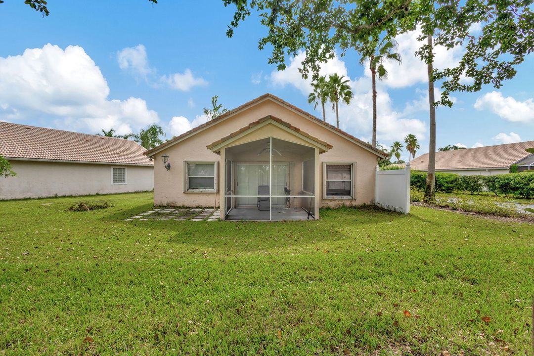 For Sale: $499,000 (3 beds, 3 baths, 1289 Square Feet)