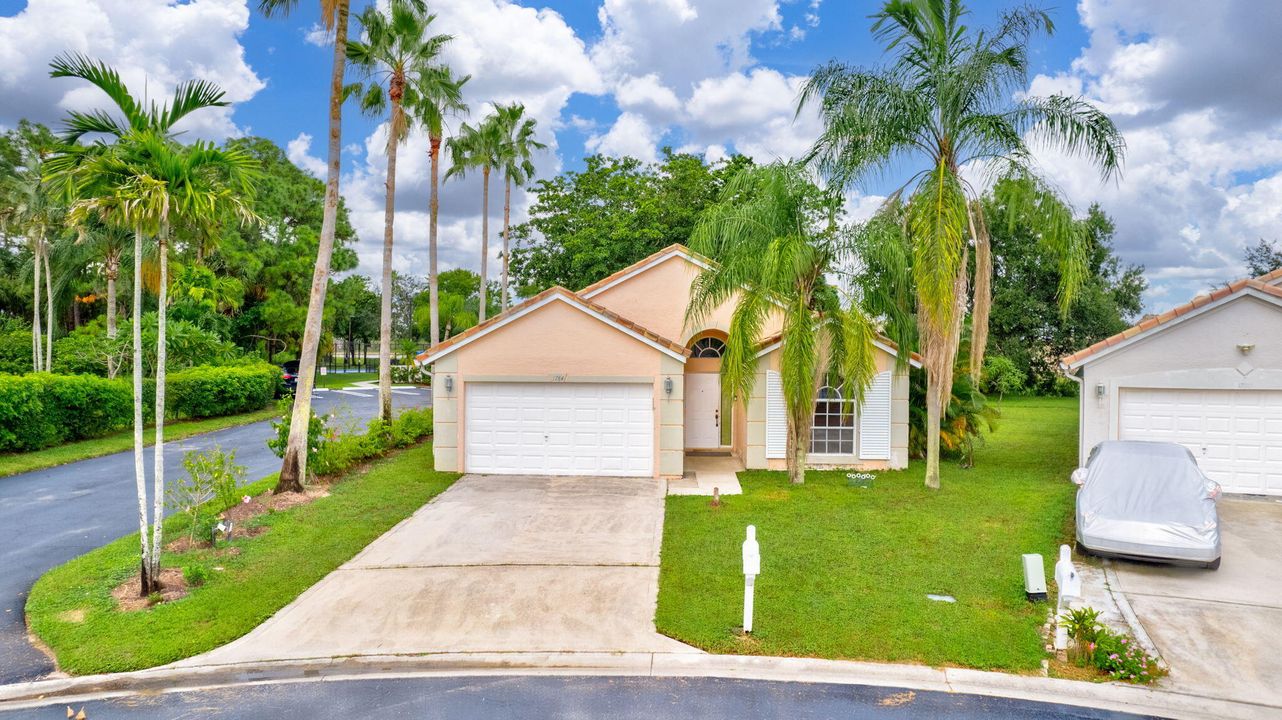 For Sale: $499,000 (3 beds, 3 baths, 1289 Square Feet)