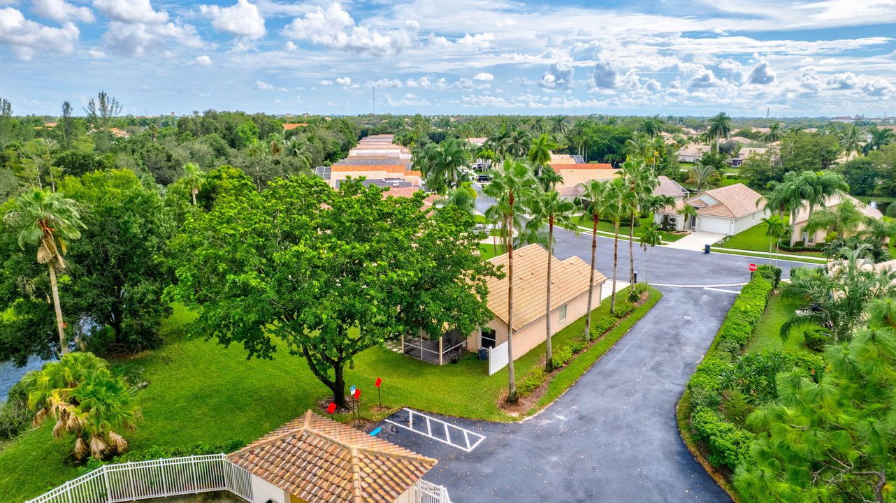 For Sale: $499,000 (3 beds, 3 baths, 1289 Square Feet)