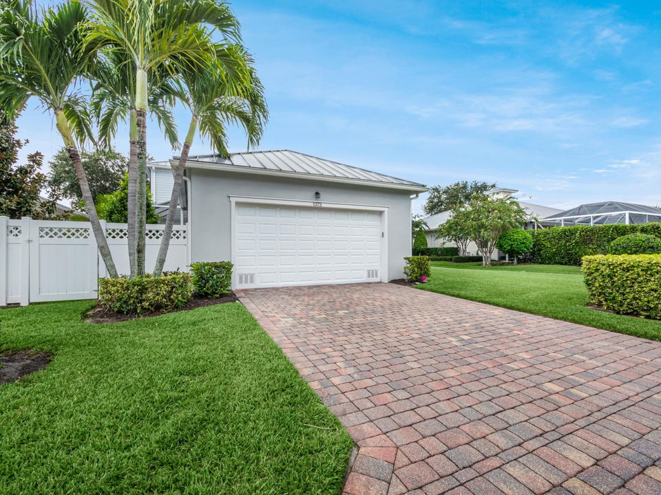 For Sale: $975,000 (3 beds, 2 baths, 2040 Square Feet)